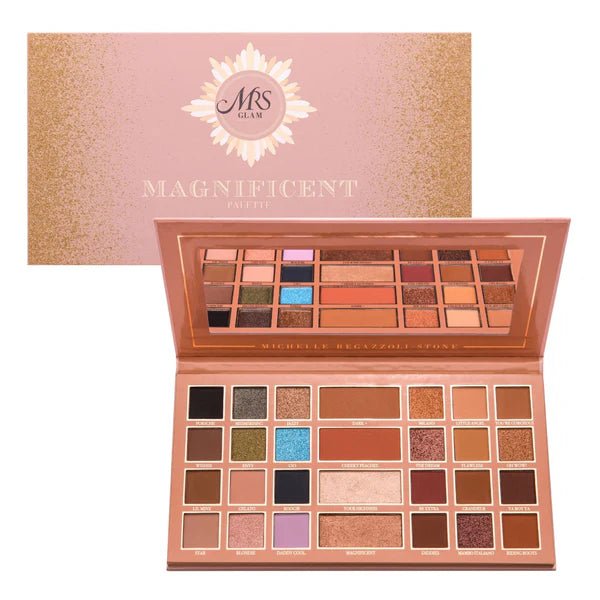 Paleta Mrs Glam Magnificent abierta, mostrando la distribución de las sombras de ojos y los polvos faciales con su elegante empaque.