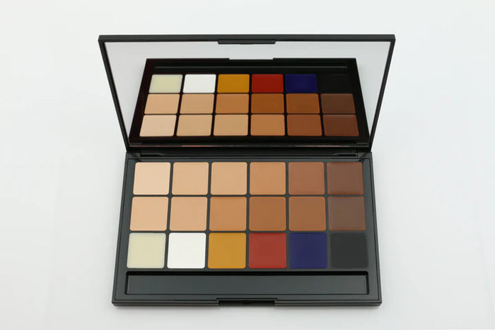 Paleta profesional RCMA Vincent Kehoe 18-Part abierta con sus 18 tonos.