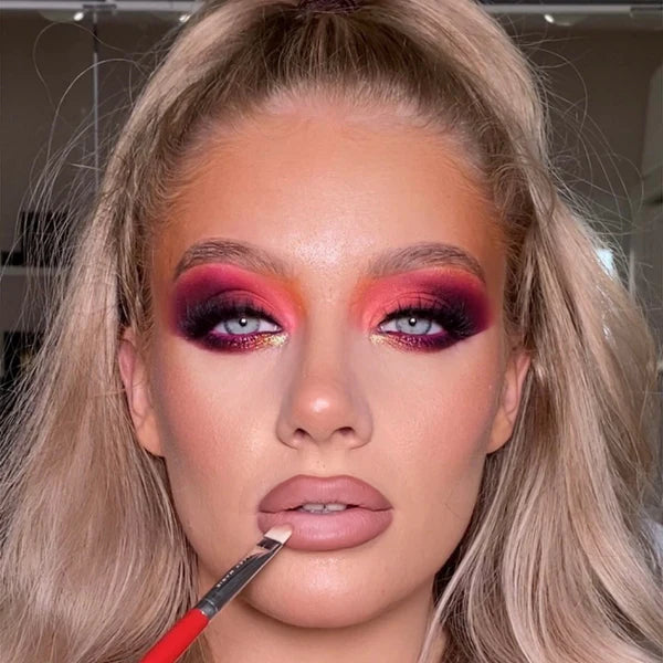 Maquillaje artístico de ojos utilizando la paleta Carnival XL Pro Remastered, enfatizando la limpieza de las transiciones y la viveza de los mates.