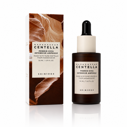Aplicación de Probio-Cica Intensive Ampoule de SKIN1004 sobre la piel.