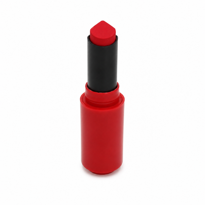 Aplicación del labial Rouge Artist For Ever 426 sobre los labios.