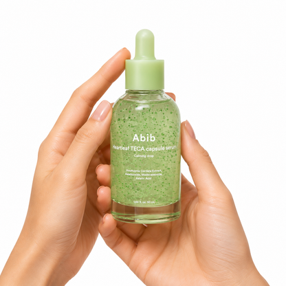 Aplicación de Sérum TECA Heartleaf de Abib sobre la piel.