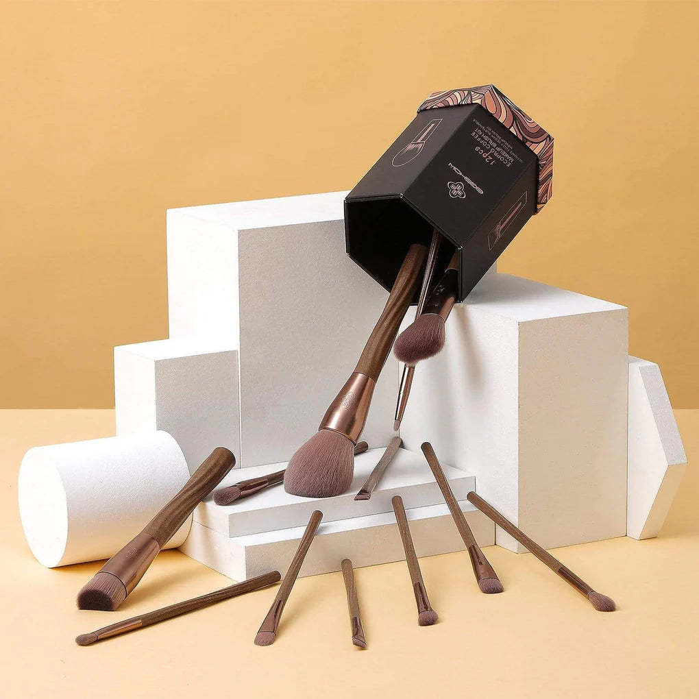 Kit completo de 12 herramientas cosméticas de café reciclado para tienda en línea de belleza eco-friendly.