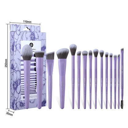 Kit de 15 piezas EIGSHOW dispuesto para una sesión de maquillaje profesional.