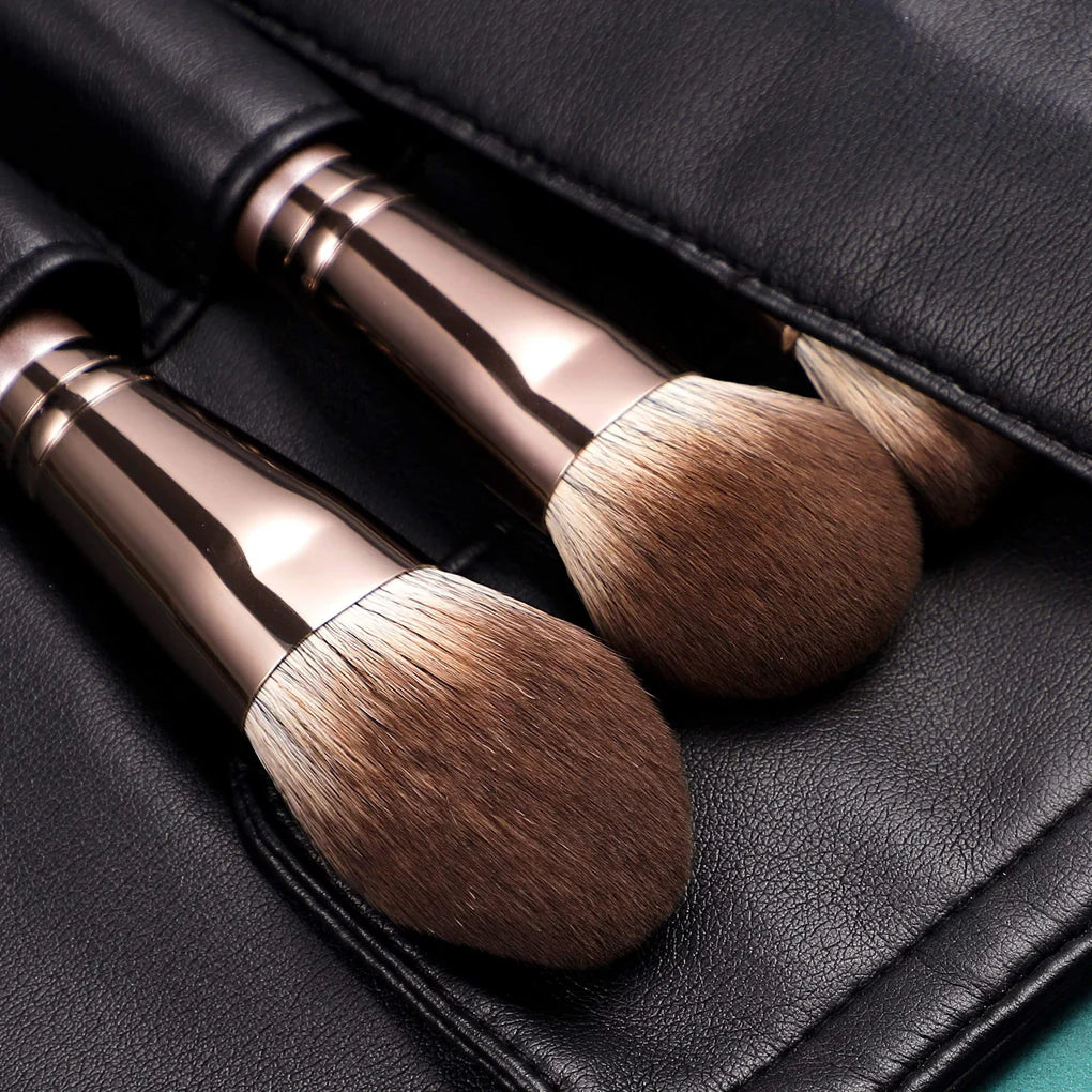 Set completo de pinceles profesionales para ojos y rostro de la serie Magician de EIGSHOW Beauty.