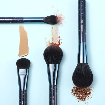 Difuminado de sombras de ojos de forma precisa utilizando los pinceles del kit Zodiac Series de EIGSHOW.