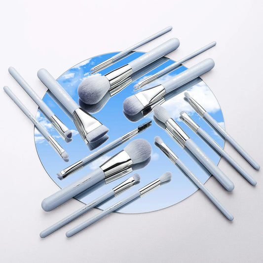 Set profesional de 15 brochas de maquillaje EIGSHOW Jade Series Pro Baby Blue con mangos azul pastel y organizador.