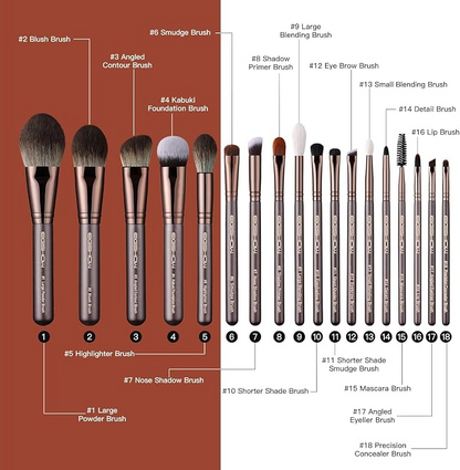 Kit completo de 18 pinceles de maquillaje profesional organizados dentro de su estuche de piel sintética negra de alta gama.