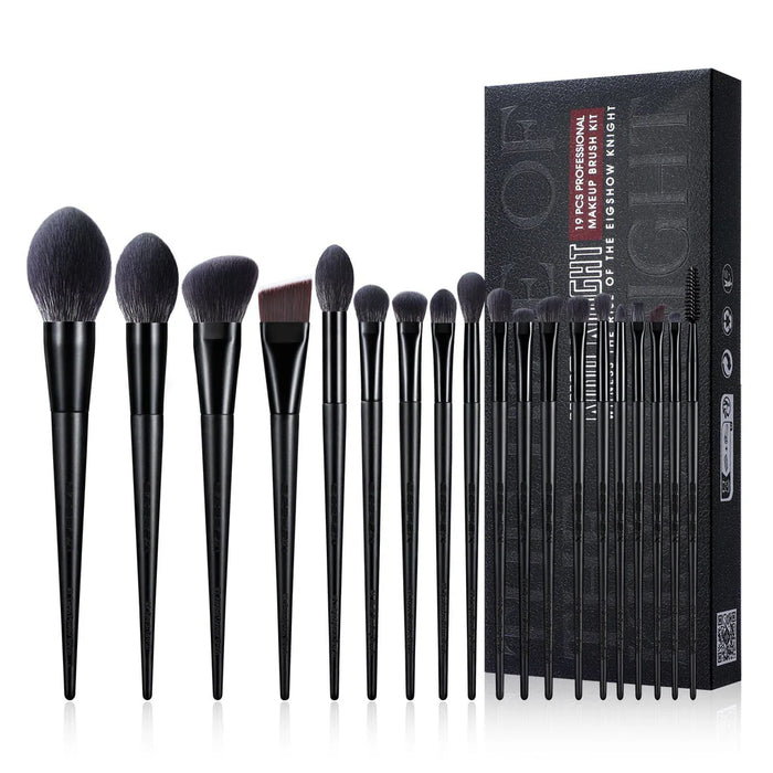 Set premium de 19 brochas profesionales de maquillaje negras EIGSHOW Kingnight Series para rostro y ojos.