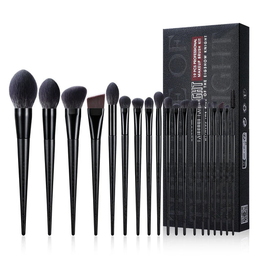 Set premium de 19 brochas profesionales de maquillaje negras EIGSHOW Kingnight Series para rostro y ojos.