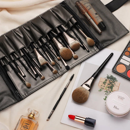Kit de 21 herramientas cosméticas profesionales Black Swan organizadas para exhibición en tienda en línea de belleza.