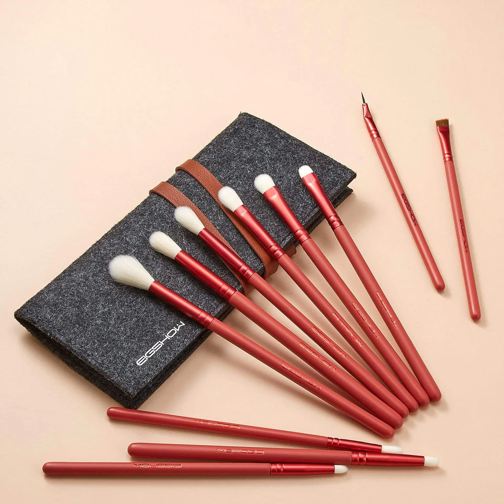 Colección completa de 11 pinceles veganos para sombras y delineado con estuche de cinturón para tienda en línea de cosméticos en México.