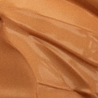 Efecto de brillo satinado y luminoso sobre la piel bronceada tras aplicar el bálsamo post-solar.