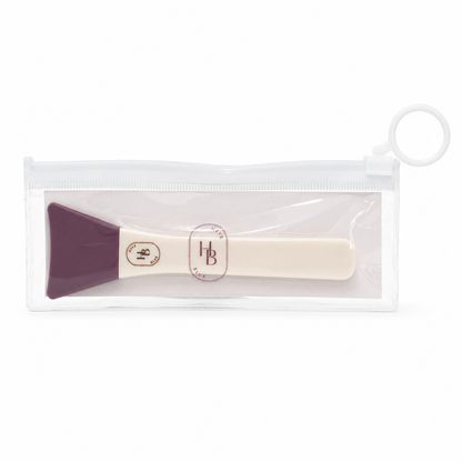 Uso del dispositivo Age-R Booster Pro Mini Cleansing Head Pink de Medicube sobre el rostro.