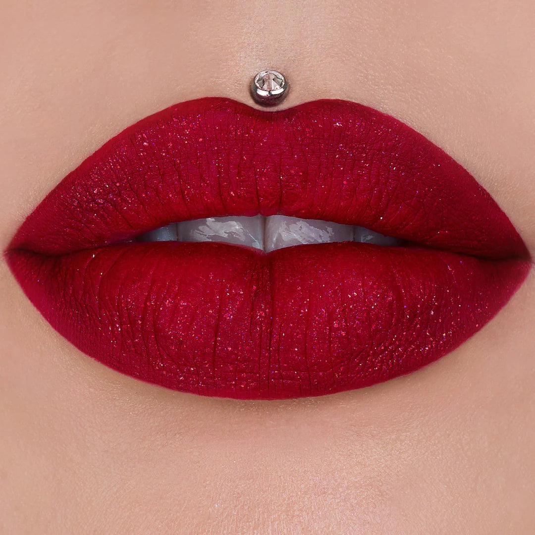 Envase icónico rosa con estrellas y aplicador de alta precisión del labial de larga duración Forbidden Fruit