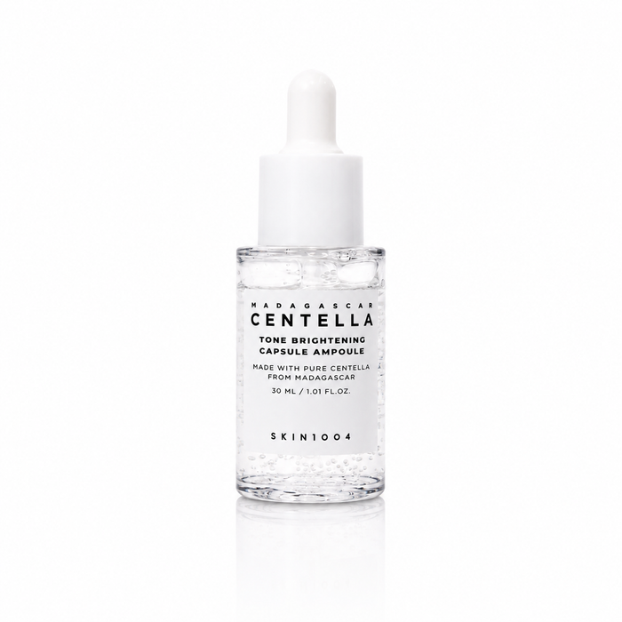 Envase de ampolleta facial Tone Brightening Capsule Ampoule de la marca SKIN1004.