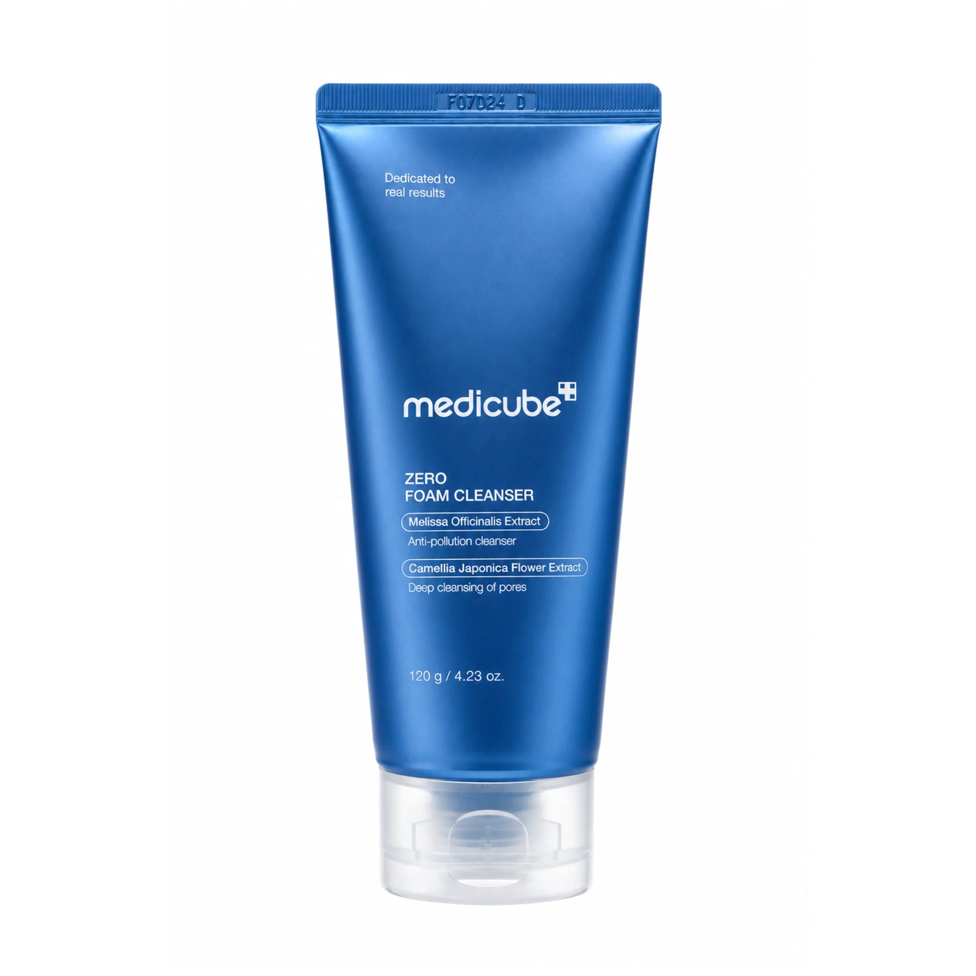 Aplicación de Zero Foam Cleanser de Medicube sobre la piel.