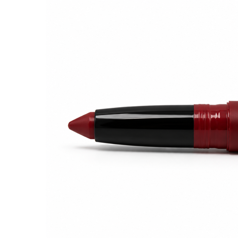 Le Monster Lip Crayon de HAUS LABS en tono Garnet Matte.